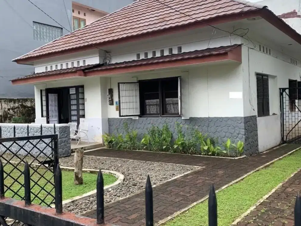 Rumah Besar di Dalam Pusat Kota Jakarta Pusat