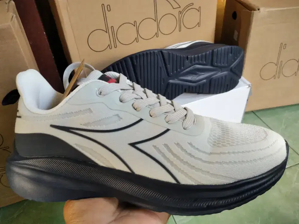 Sepatu diadora run size 43 murah