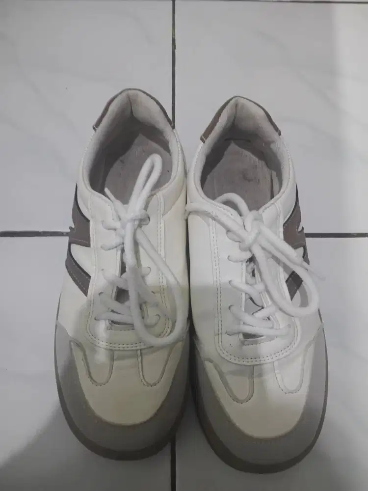 Dijual sepatu sneakers retro wanita/pria warna white grey