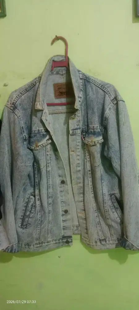 Jaket levis seperti baru