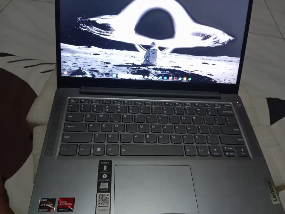 LENOVO slim 3 rayzen 3 7000