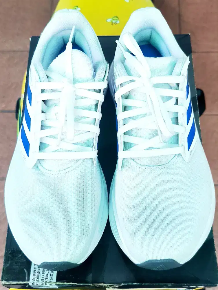 Sepatu Adidas Galaxy 6 M White-Blue Ori kondisi 99% Like New