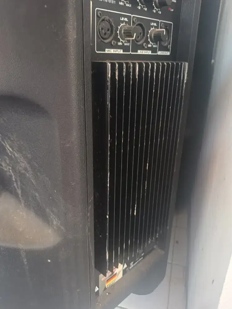 Speaker aktif 15 inch plus mixer yamaha MG12xu