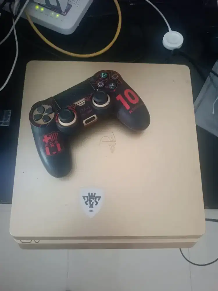 Play station 4, gold edition 500GB