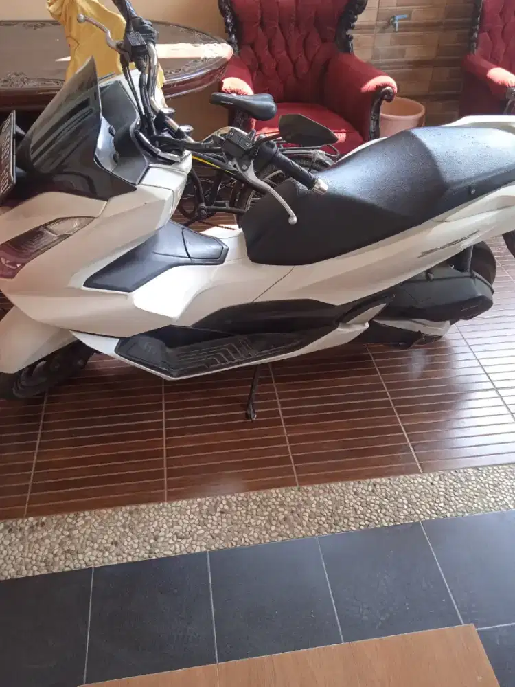 Saya sendiri tukang ojek antar jemput anak sekolah/karyawati kerja.