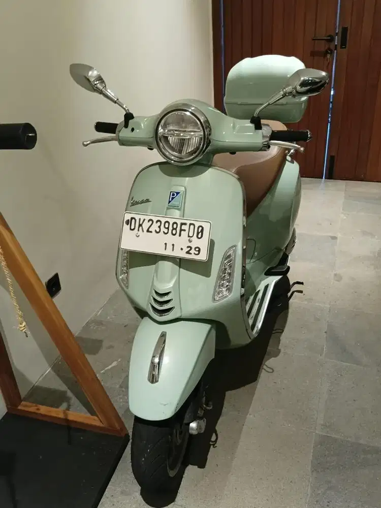 Motor Vespa Primavera 150cc, warna grey
