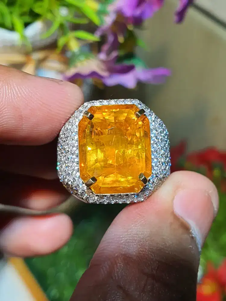 Natural Yellow Safir 11,7Crat Srilanka