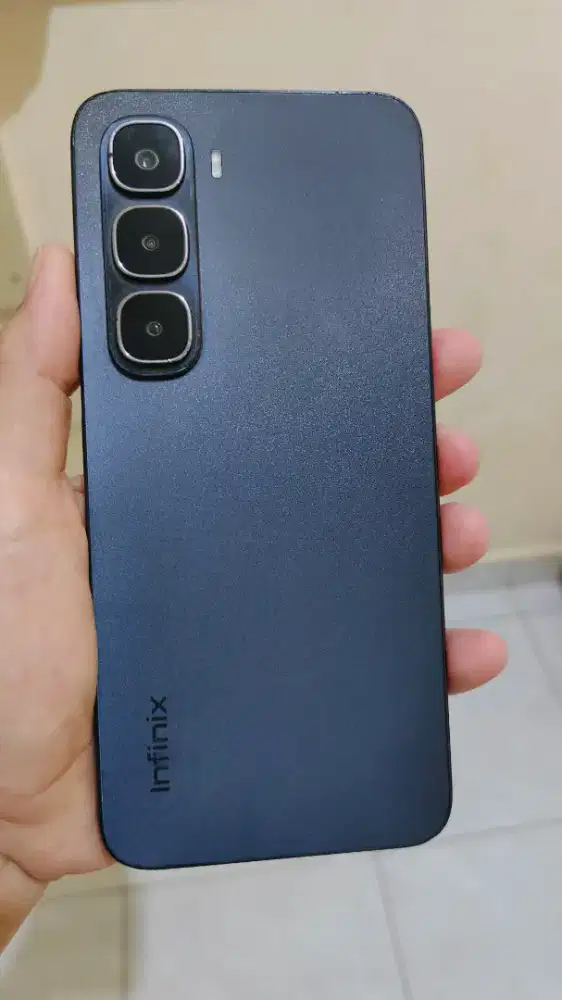 Infinix hot 60i, ram 8+8/256