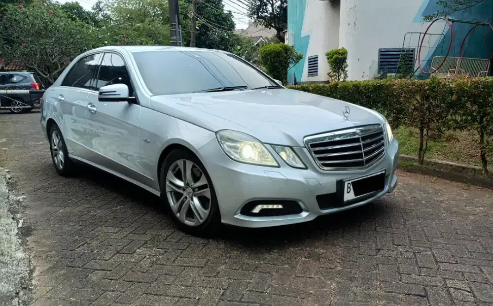 Dijual Mercedes Benz / Mercy E250 AVANTGARDE W212 AT 2011 Terawat