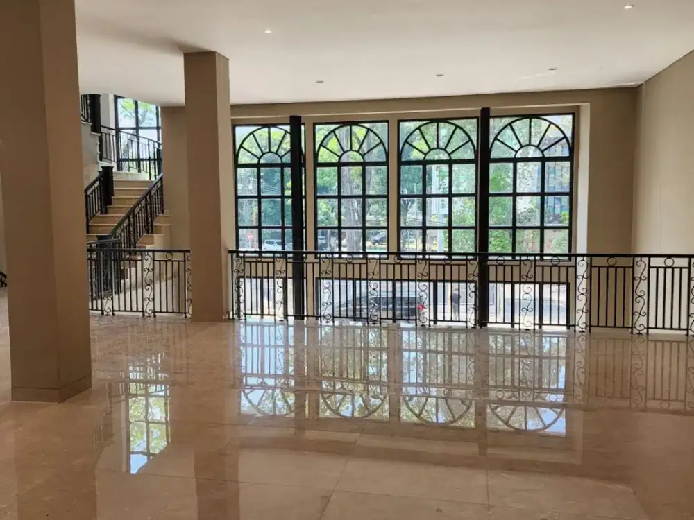 Gedung Bagus Strategis Untuk Usaha di Mainroad Dago