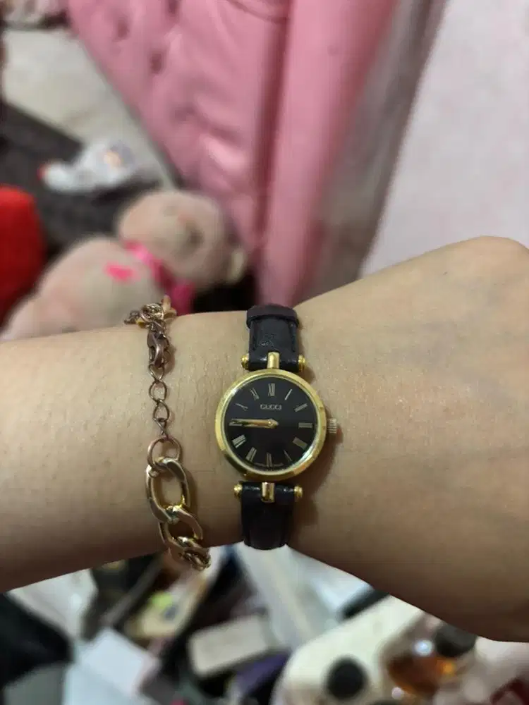 Jam tangan vintage gucci 2000l