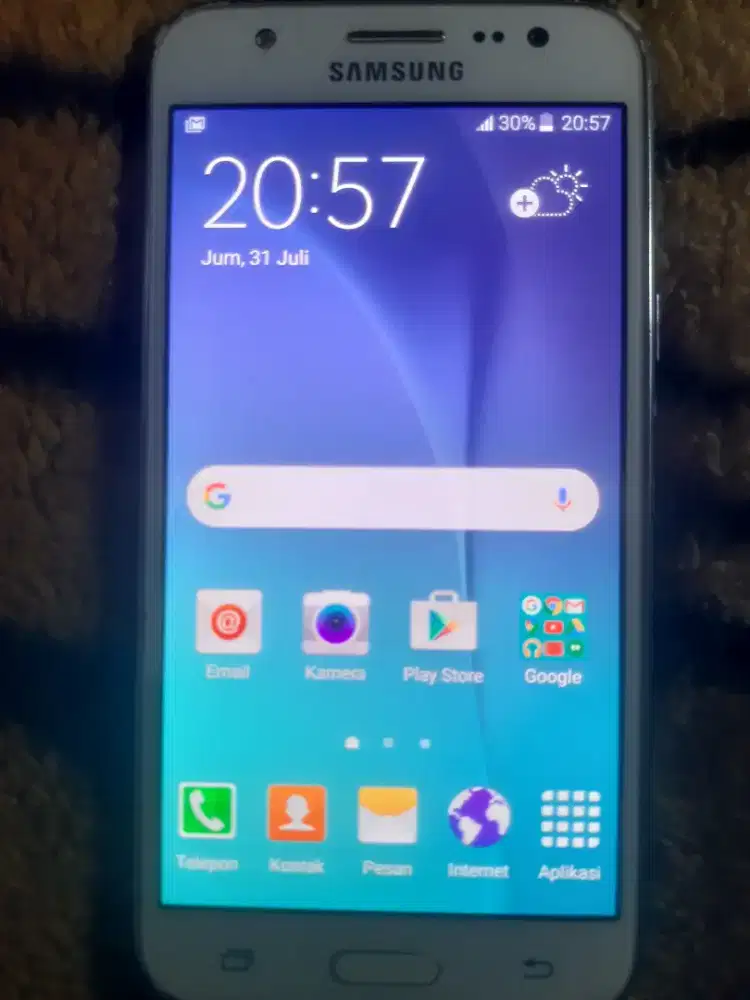 SamsungJ500:LayarOriginalSuperAmoled,BatreOriginal,KameraJernih+Flash