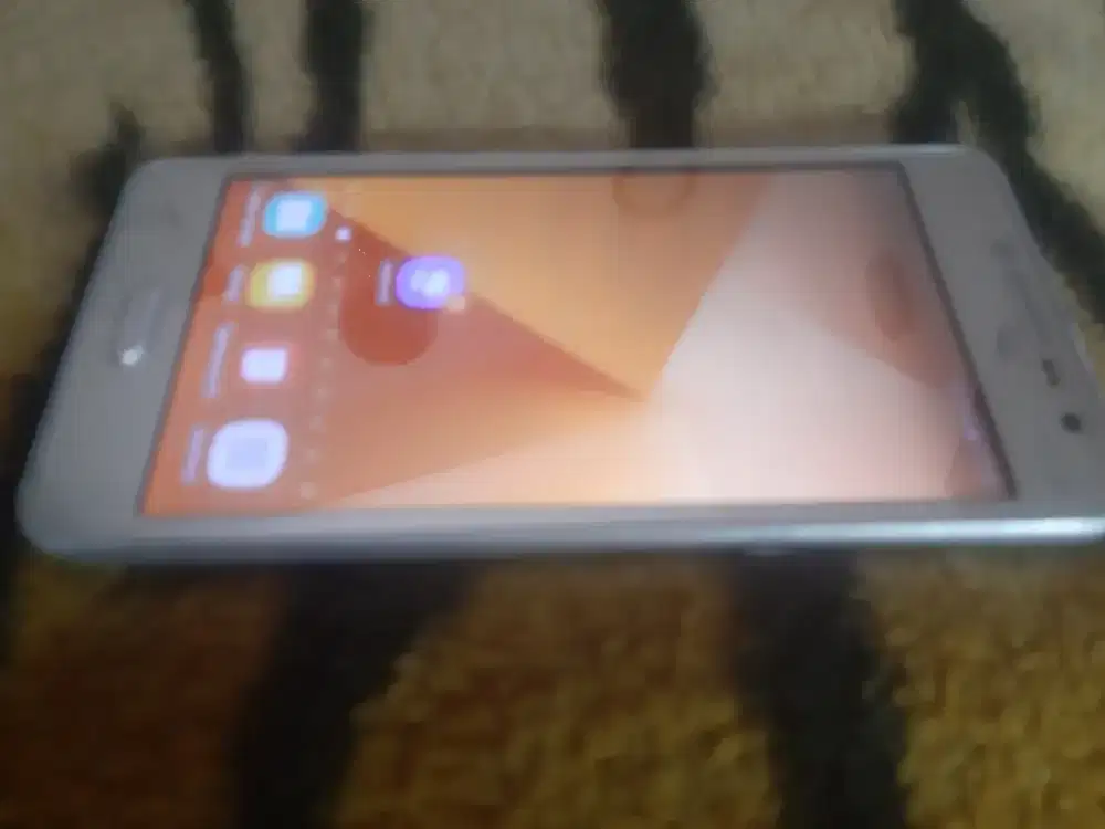 SamsungJ2Prime:Layar&BatreOriginal,KameraJernih+Flash,FisikBaikGold