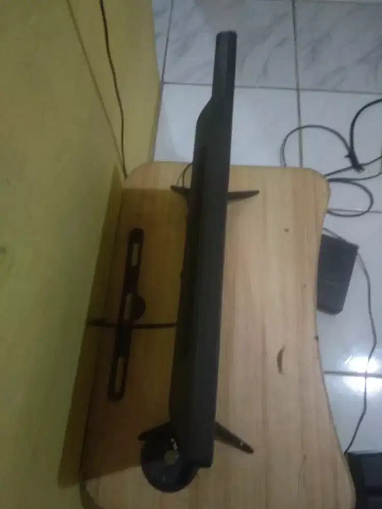 Bu tv LED polyking 24 inch no mines pemakaian 5 bulan 600 RB nepis