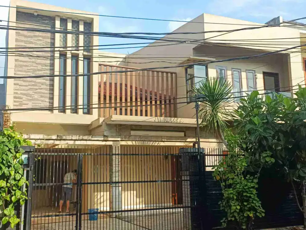 RUMAH MEWAH DI GALAXY