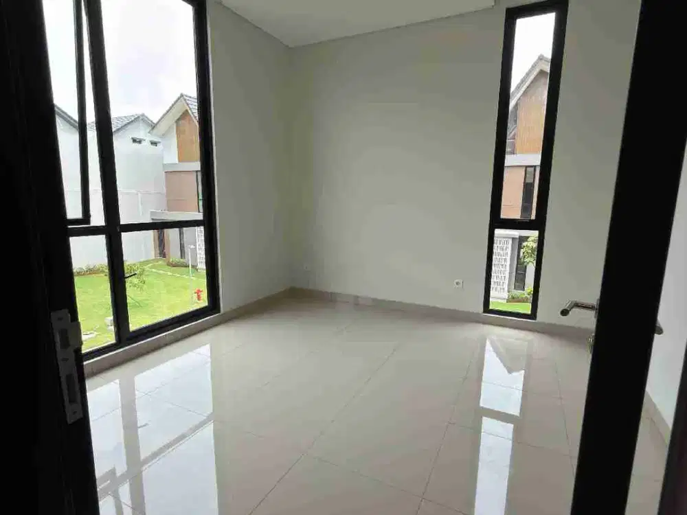rumah 3 lantai attic cluster viola sumarecon crown gading