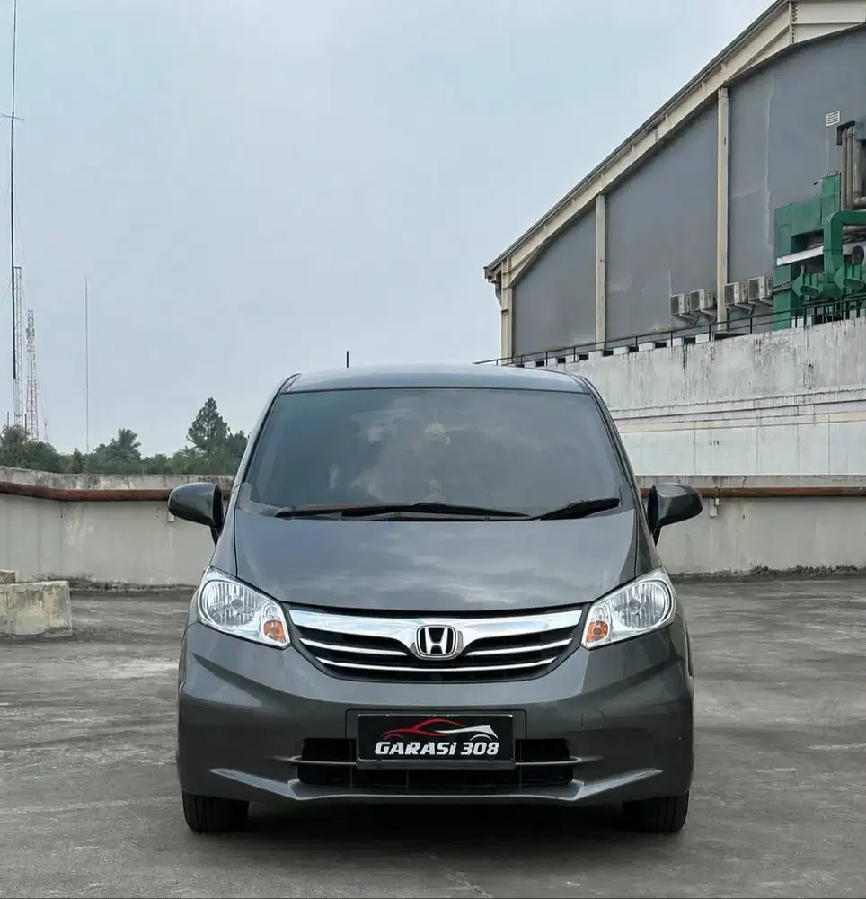 Honda Freed GB3 1.5 A AT 2012 Abu Abu Metalik