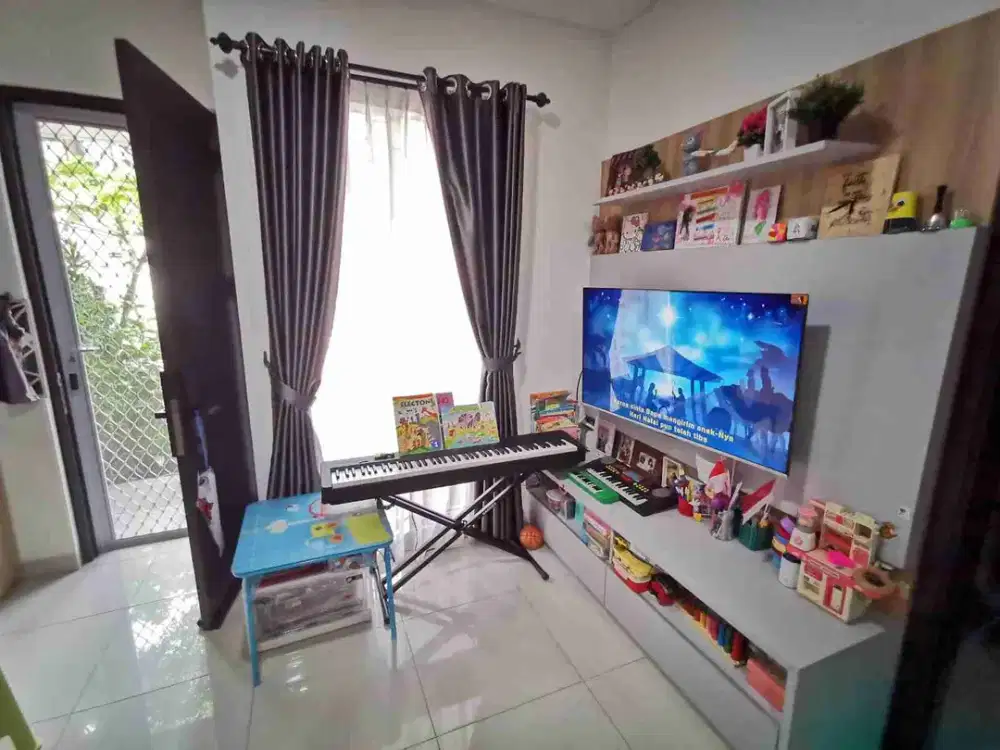 Dijual cepat Rumah Full Furnish 2 lantai di cluster Wisteria Metland Ujung Menteng Cakung Jaktim