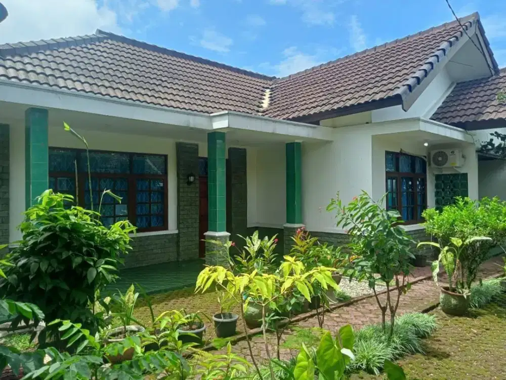 di bawah harga pasar rumah terawat luas besar di arcamanik kota bandung