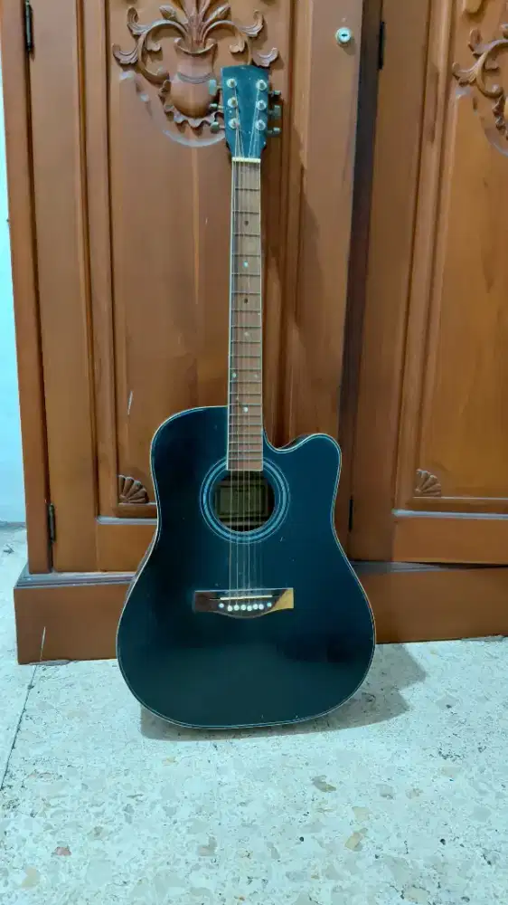 Gitar akustik Yamaha