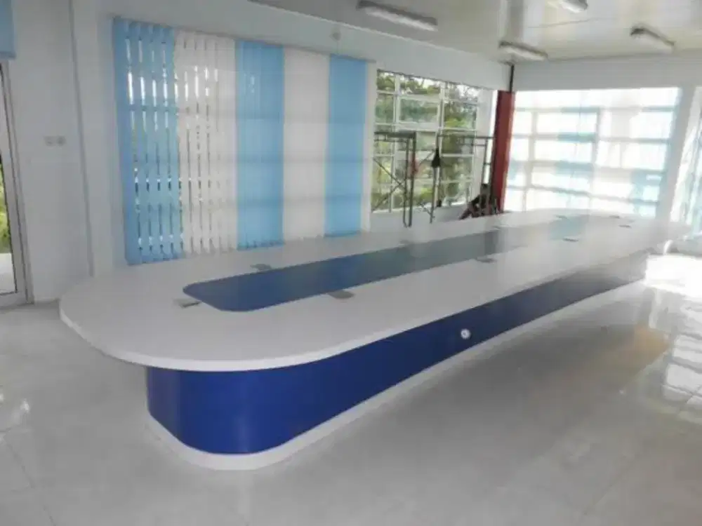 Meja kantor minimalis