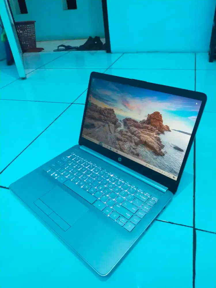 di jual laptop hp 14s-dk0073AU ram 4 SSD 256 GB ga lemott lancarrr