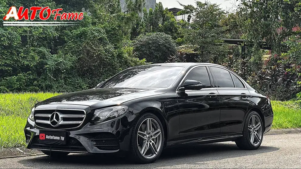 Mercedes Benz E350 EQ Boost AMG Line Black on Black NIK 2020