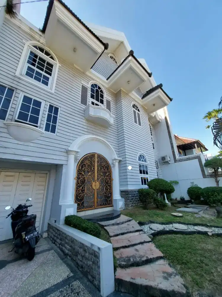DIJUAL RUMAH DI DARMO HILL SURABAYA MEWAH SIAP HUNI