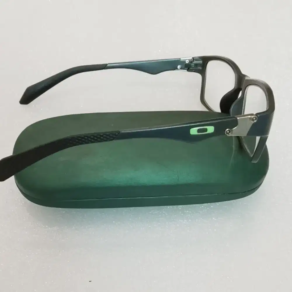 Kacamata OAKLEY (Jupiter Squared)