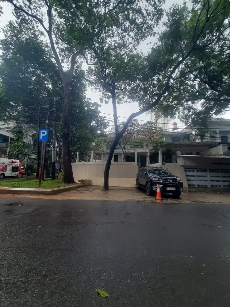 DIJUAL RUMAH MEWAH HOOK DI KEBAYORAN BARU DEKAT PLAZA SENAYAN!