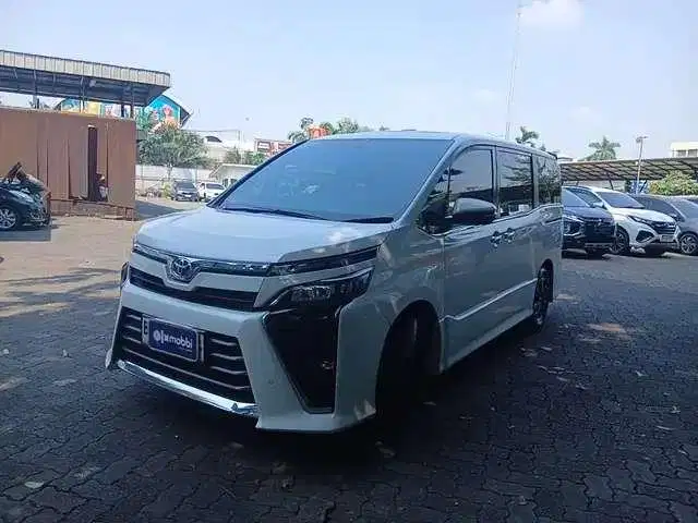 DP RENDAH Toyota Voxy 2.0 Bensin-AT 2018 KKJ