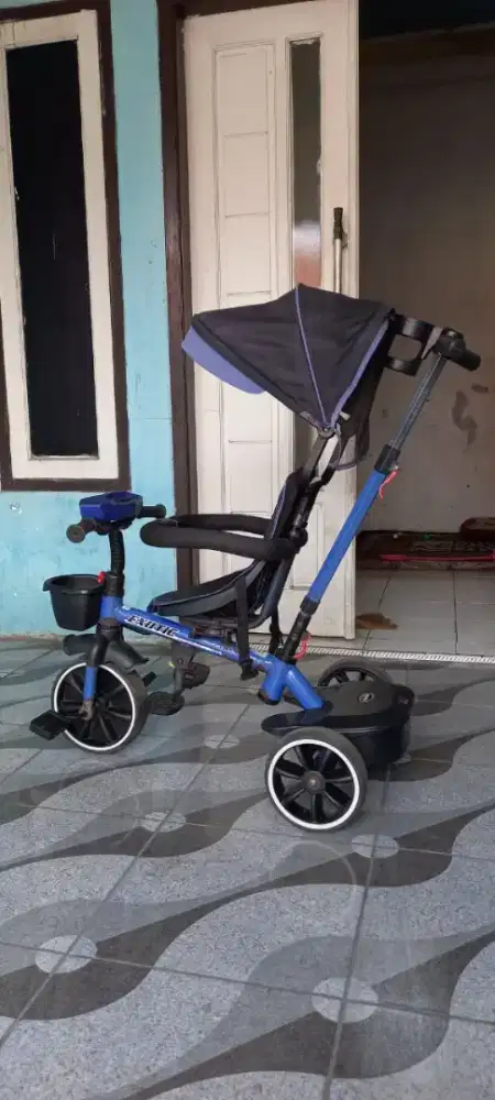 Sepeda anak roda tiga