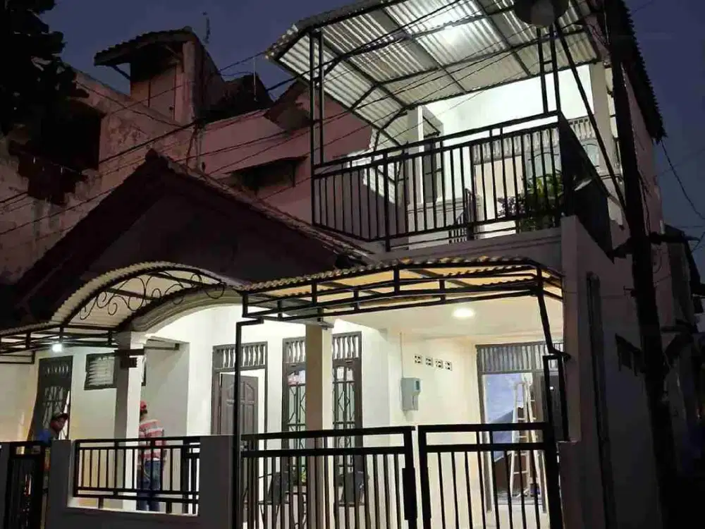 Dijual Rumah Bagus Tingkat 2 Lantai Posisi Hook Daerah Kalipancur, Semarang