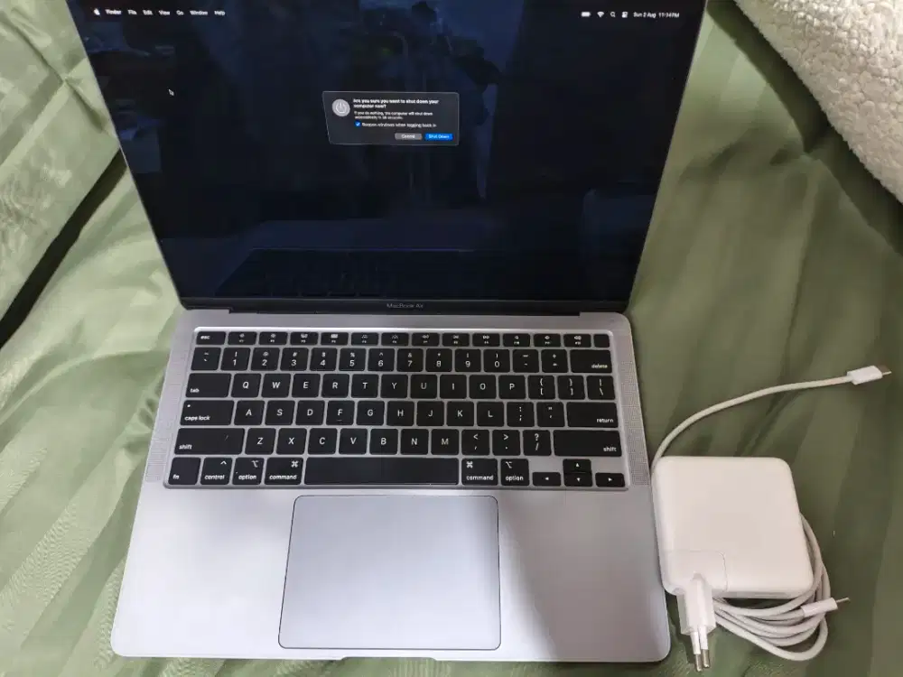 Apple Macbook Air 2020 13inch 8gb 256gb fungsi 100%