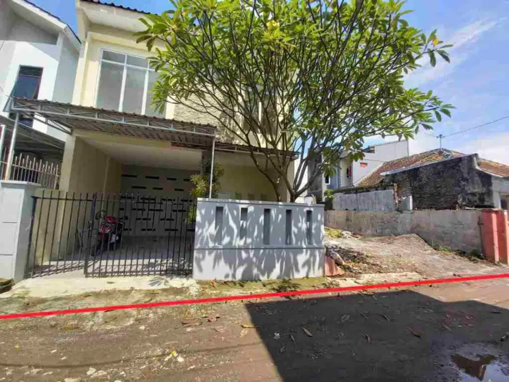 Rumah 2 lt Luas Tanah 193 m2 Termurah dekat Luwes. Gentan