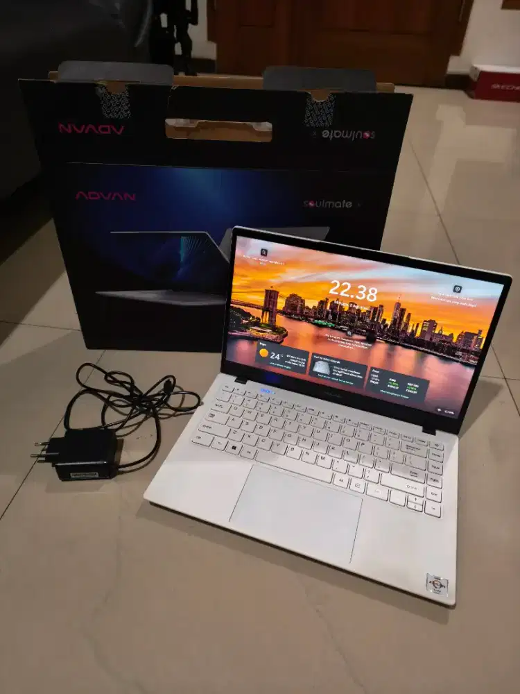 Lapton Advan Soulmate X2 8GB / 128GB SSD AMD ATHLON , Like New !