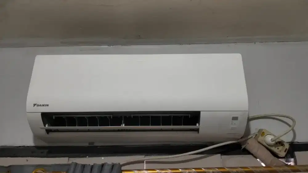 Dijual ac like new daikin masih garansi