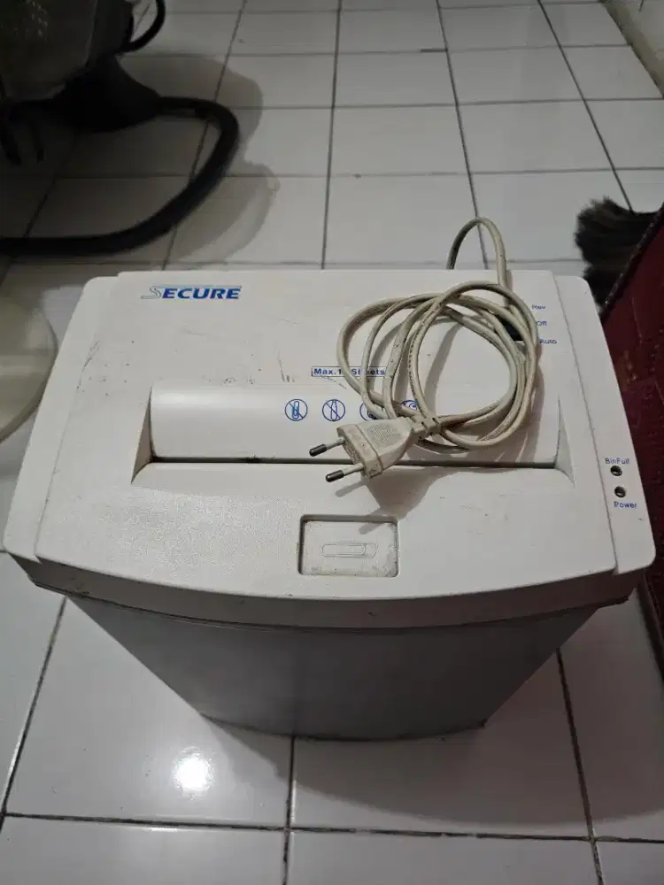 Mesin Penghancur Kertas. Merk Secure EZSC-10A Paper Shredder

Normal