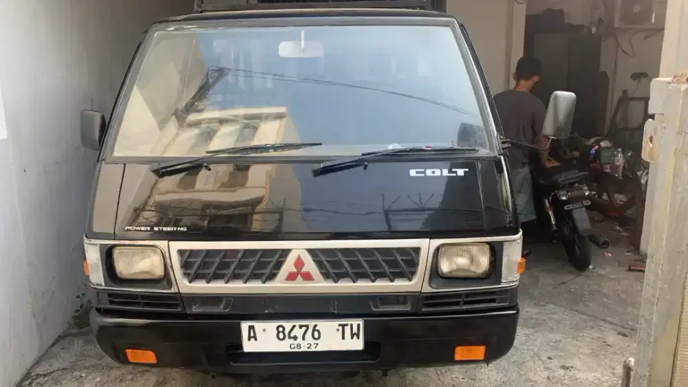 Kabin Mitsubishi L300 2007 berikut mobilnya