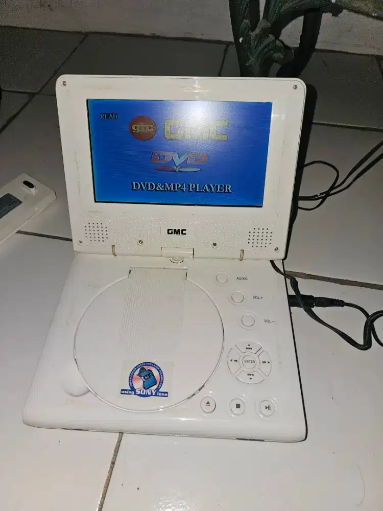 Dvd portabel gmc normal MINUS gk ada adaptor dan batrai kembung.