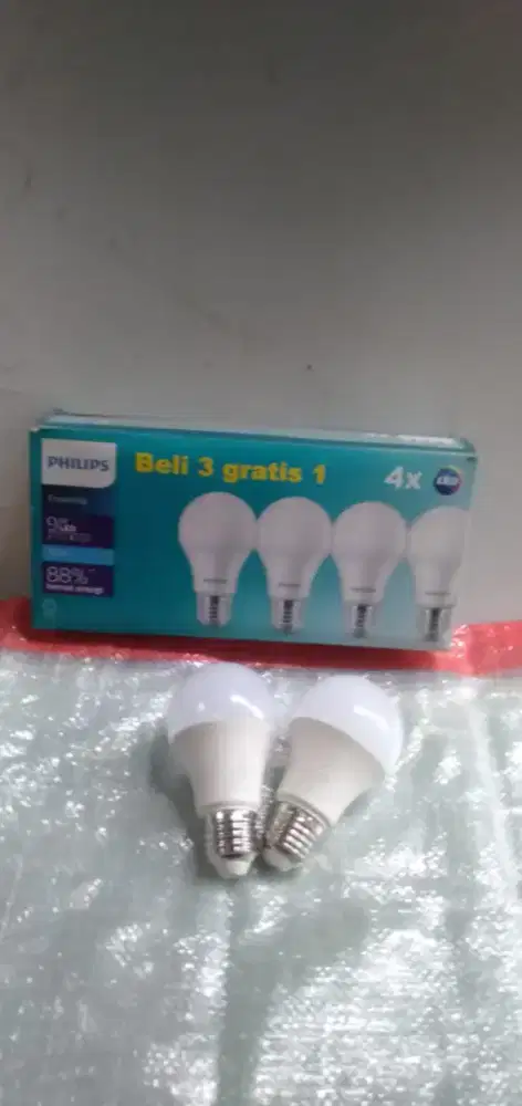 Di jual semua model dan warna,Watt bola lampu ORI,asli  garansi 1 th