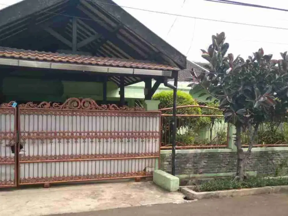 RUMAH BESAR 300M2 DI PULOGEBANG PERMAI