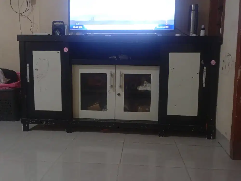 MEJA TV UKURAN BESAR