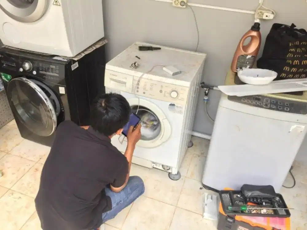 Service Ac,Kulkas,Pompa Air,Mesin Cuci dan Bongkar Pasang AC.
