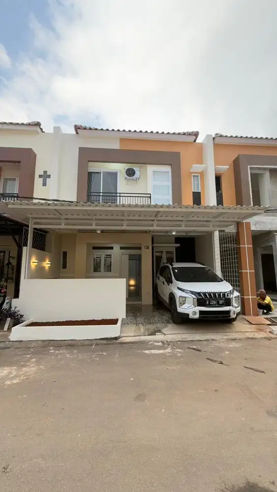 DISEWAKAN RUMAH CLUSTER 2 LANTAI SUDAH TERMASUK AC DAN WATER HEATER