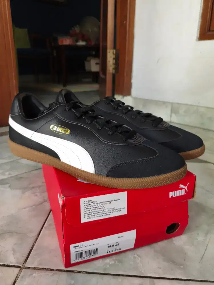 BNIB Puma KING 21 IT Black White Gum ( Size 45 )