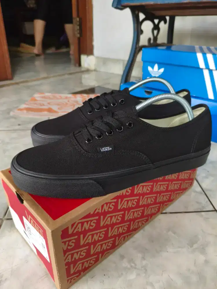 BNIB Vans UA Authentic Full Black ( Size 44,5 )