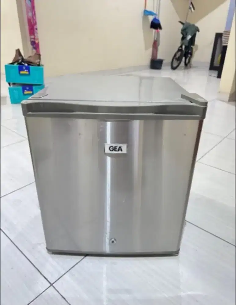 JUAL GEA MINI BAR RS-06DR KULKAS PORTABLE