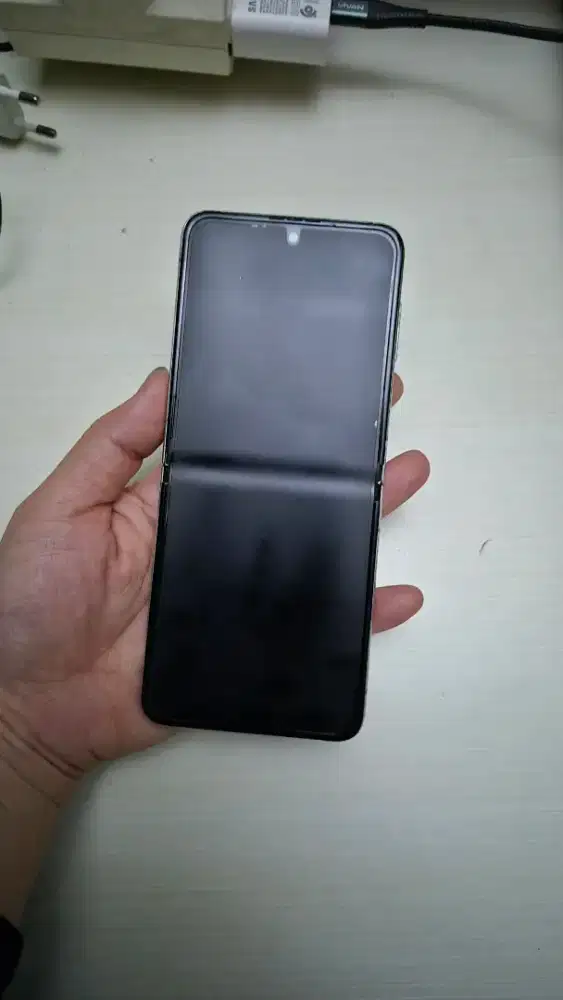 Samsung Flip 5 Fullset Ada Box dan Kabel Charger Jakbar