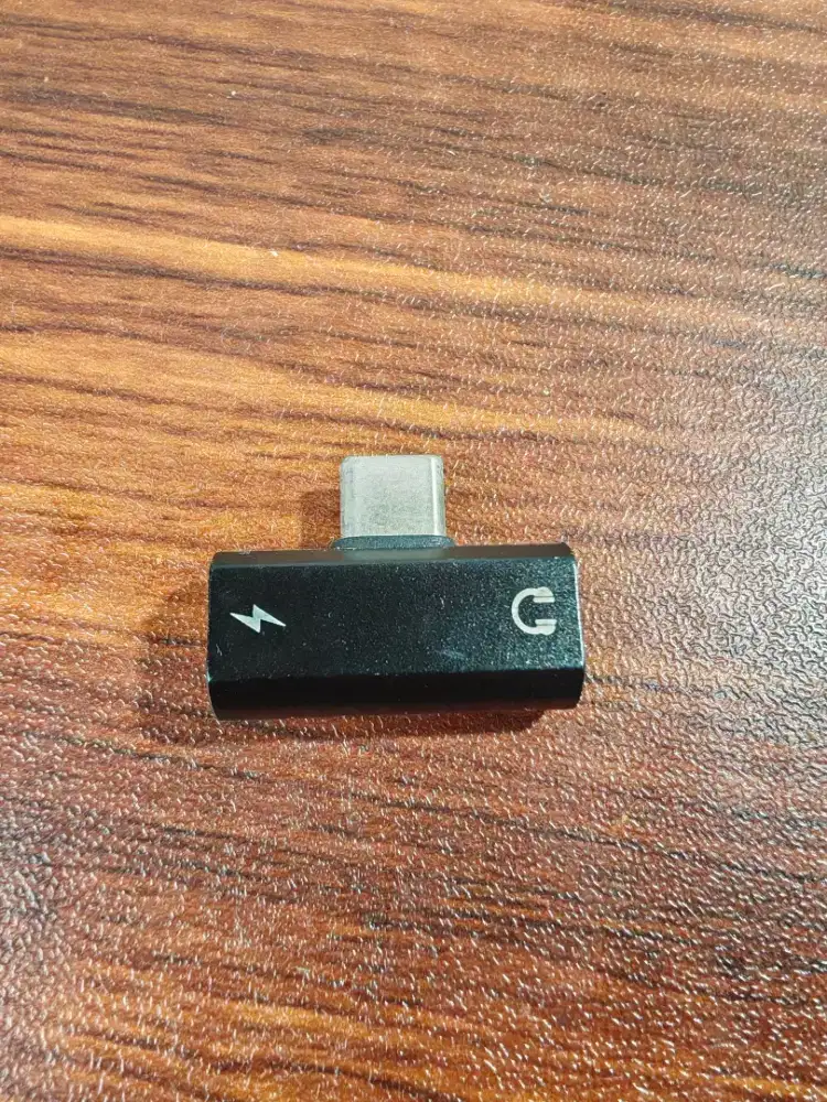 Splitter OTG 2 in 1 Type C Audio dan Charger Bekas Like New